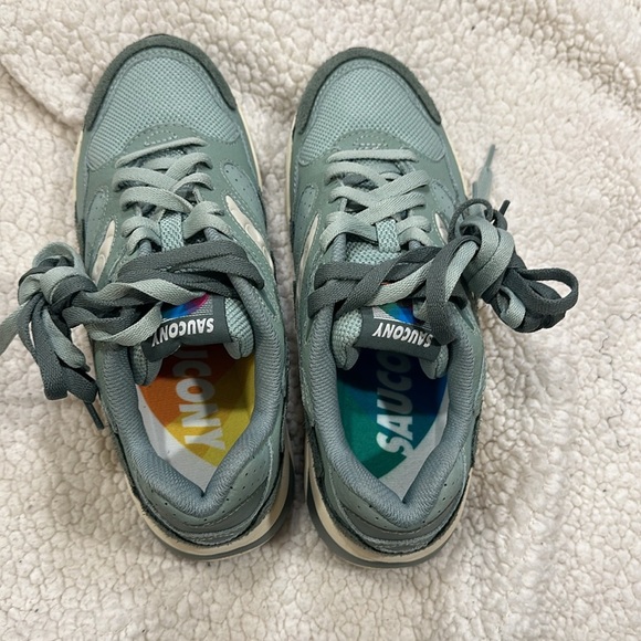 Saucony Green Athletic Shoes with Vintage Design - Picture 5 of 8